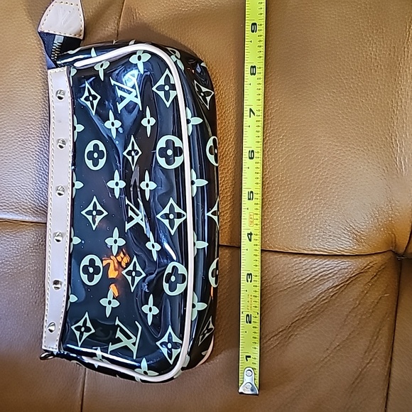 Vinyl Pouch clutch - Picture 2 of 4